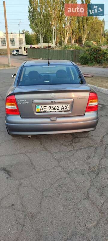 Седан Opel Astra 2006 в Кривом Роге