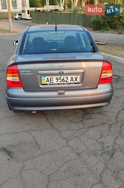 Седан Opel Astra 2006 в 