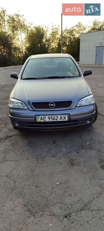 Седан Opel Astra 2006 в Кривом Роге