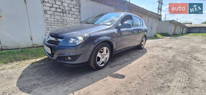 Хэтчбек Opel Astra 2011 в Киеве