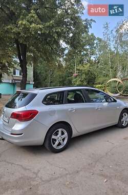 Универсал Opel Astra 2011 в 