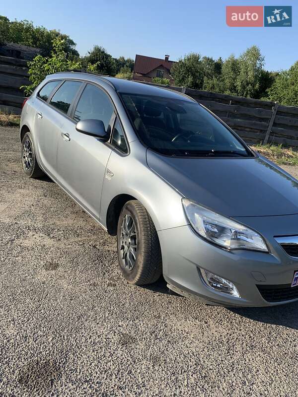 Opel Astra 2011