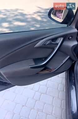 Универсал Opel Astra 2012 в 
