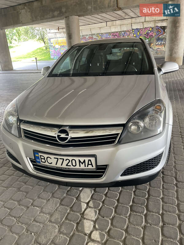 Універсал Opel Astra 2010 в Львові