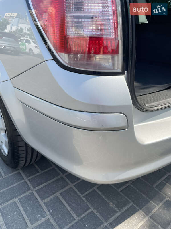 Універсал Opel Astra 2010 в Львові