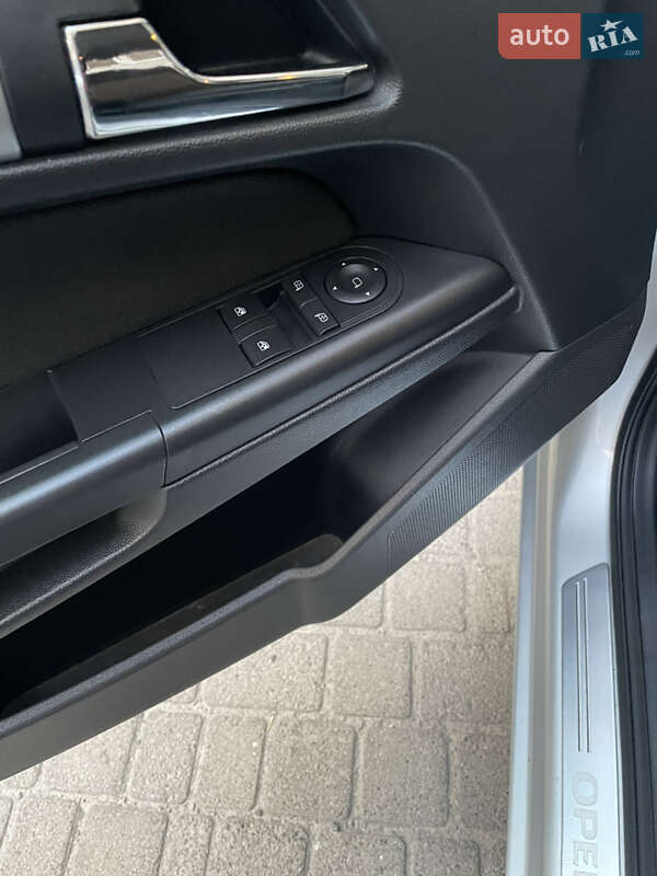 Універсал Opel Astra 2010 в Львові