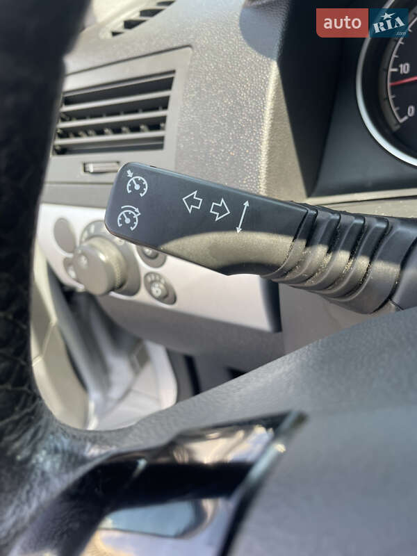 Універсал Opel Astra 2010 в Львові