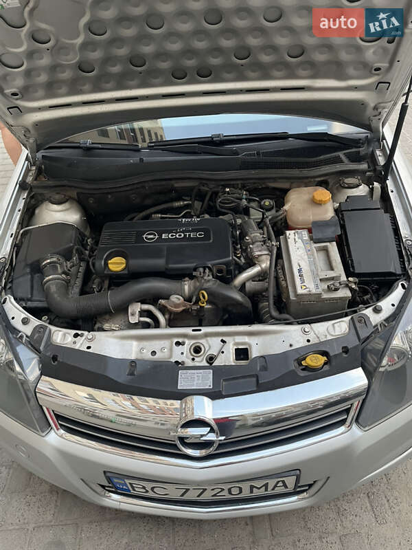 Універсал Opel Astra 2010 в Львові