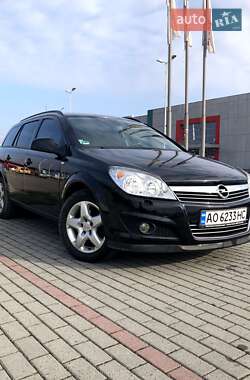 Универсал Opel Astra 2008 в Хусте