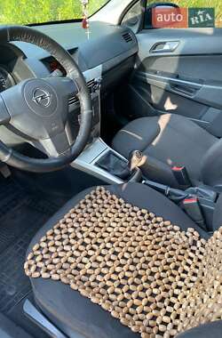 Хэтчбек Opel Astra 2008 в 