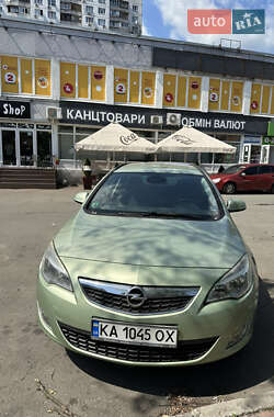 Универсал Opel Astra 2011 в Киеве