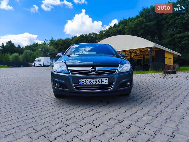 Седан Opel Astra 2011 в Трускавце