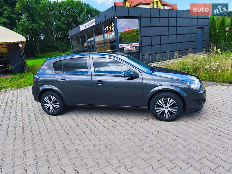 Седан Opel Astra 2011 в Трускавце
