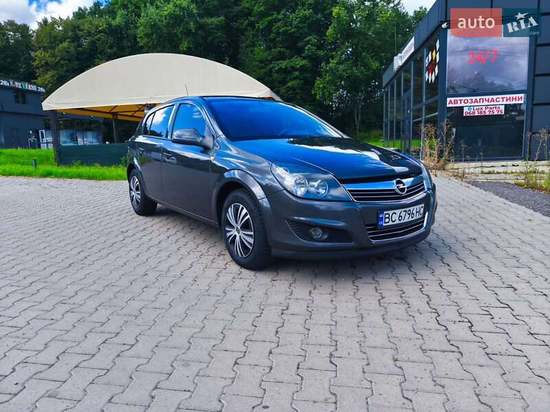 Седан Opel Astra 2011 в Трускавце