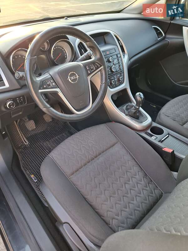 Универсал Opel Astra 2013 в Сумах