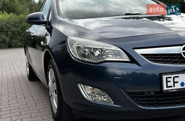 Универсал Opel Astra 2010 в 