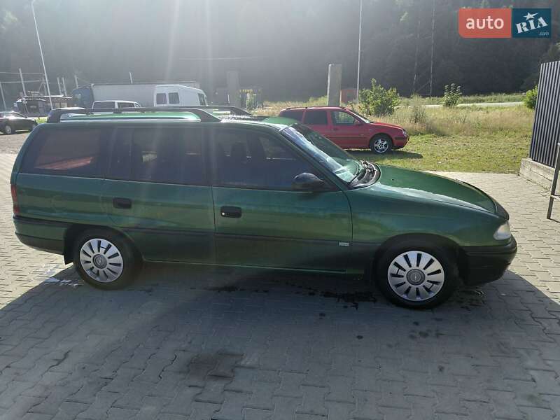 Универсал Opel Astra 1996 в Сколе