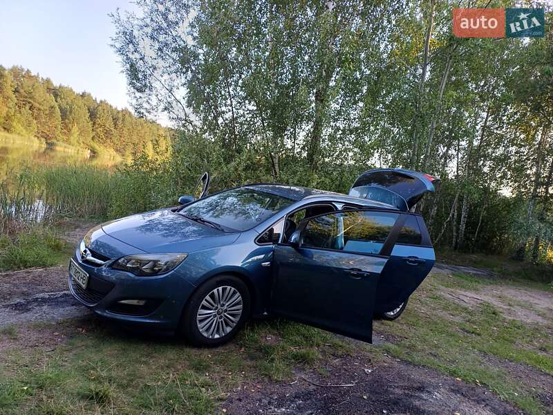 Универсал Opel Astra 2015 в Ивано-Франковске