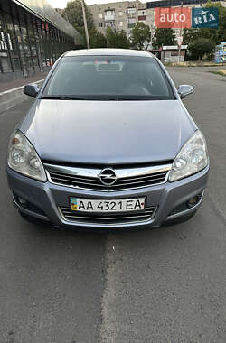Хэтчбек Opel Astra 2007 в Первомайске