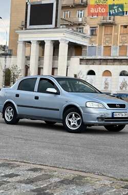 Седан Opel Astra 2004 в 