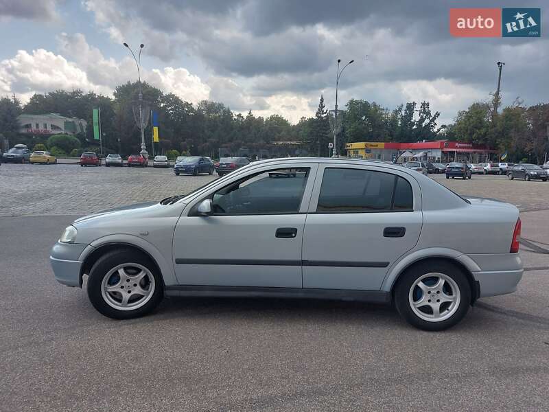 Седан Opel Astra 2004 в Харькове