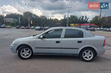 Седан Opel Astra 2004 в 