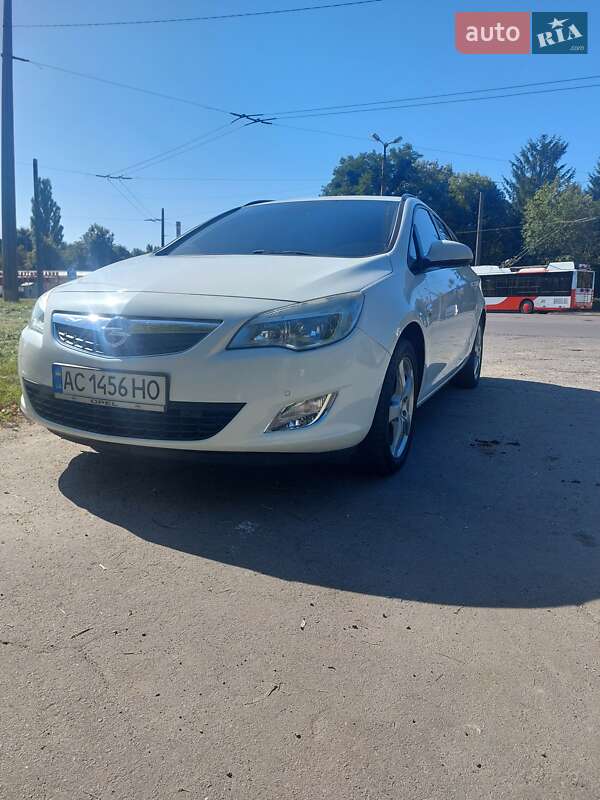 Универсал Opel Astra 2012 в Луцке