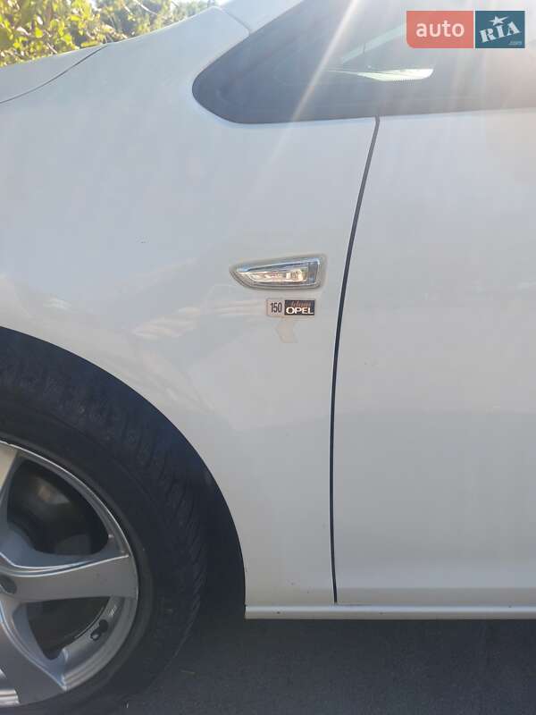 Универсал Opel Astra 2012 в Луцке