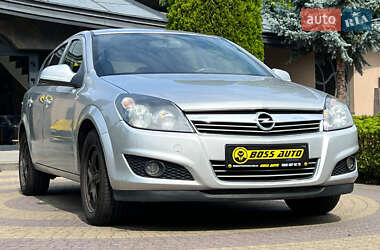 Хэтчбек Opel Astra 2012 в Львове