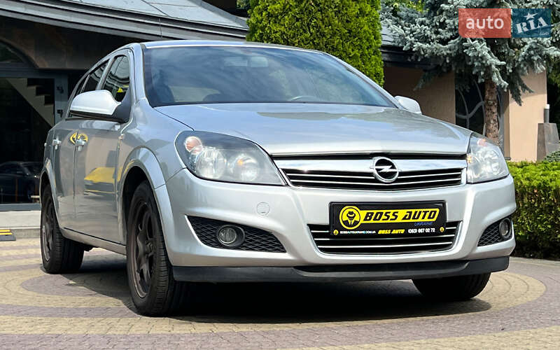 Opel Astra 2012