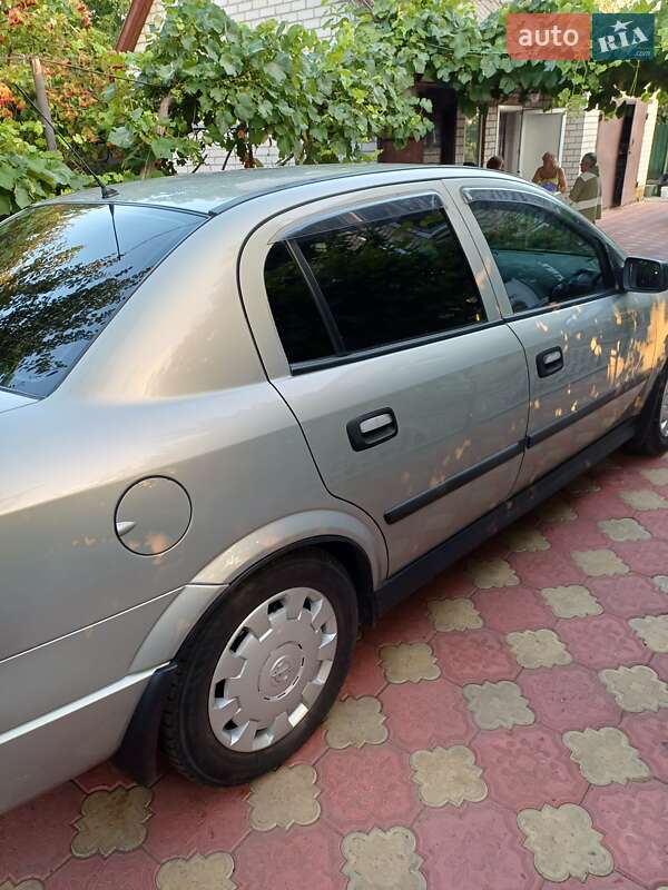 Седан Opel Astra 2007 в Хороле фото 7 Седан Opel Astra 2007 в Хороле