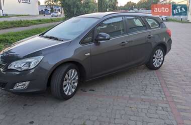 Універсал Opel Astra 2011 в Рівному