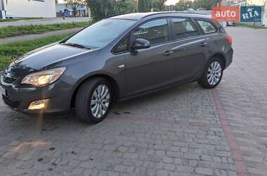 Универсал Opel Astra 2011 в Ровно