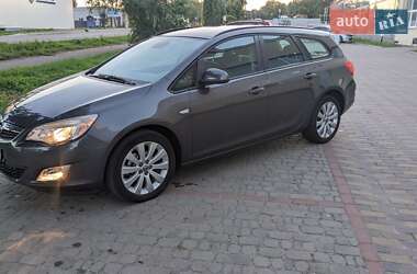 Универсал Opel Astra 2011 в Ровно
