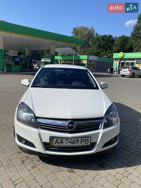 Opel Astra 2012