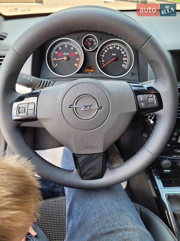Универсал Opel Astra 2009 в Луцке