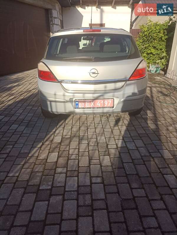 Хэтчбек Opel Astra 2006 в Ровно