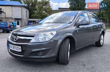 Седан Opel Astra 2012 в 