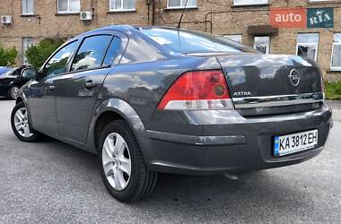 Седан Opel Astra 2012 в 