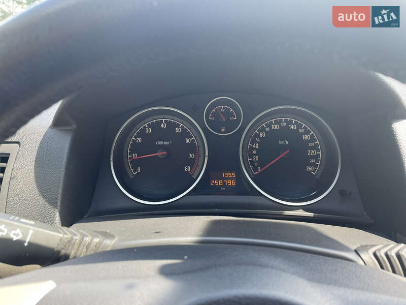 Хетчбек Opel Astra 2007 в Кагарлику