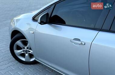Универсал Opel Astra 2012 в 