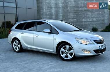 Универсал Opel Astra 2012 в 