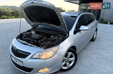 Универсал Opel Astra 2012 в 