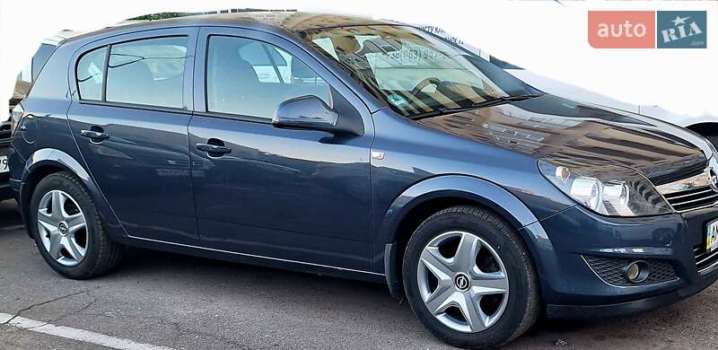 Хэтчбек Opel Astra 2011 в Киеве
