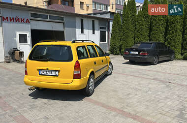 Хэтчбек Opel Astra 2001 в 