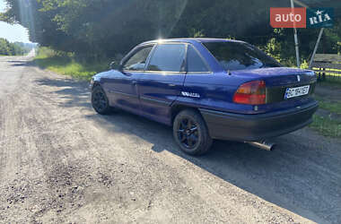 Седан Opel Astra 1995 в Самборе