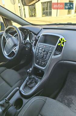 Универсал Opel Astra 2015 в 