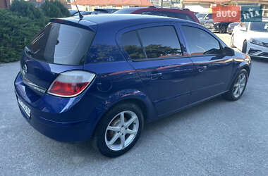 Хэтчбек Opel Astra 2005 в 