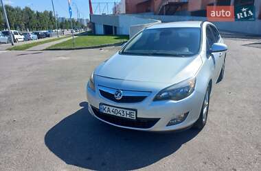 Универсал Opel Astra 2011 в Киеве