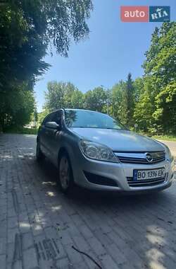 Универсал Opel Astra 2007 в Новониколаевке